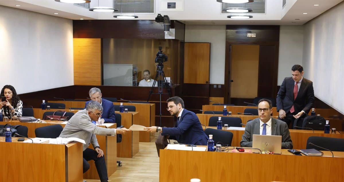 PSOE y PP pactan 10 enmiendas para "mejorar" la Ley de Simplificación, Agilización y Digitalización Administrativa