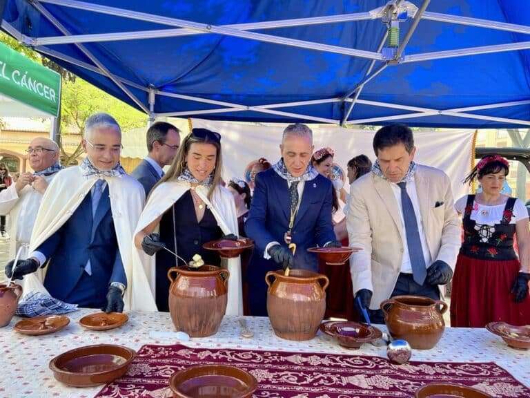 Puertollano responde masivamente al Santo Voto y el alcalde anuncia la firma del contrato de las obras del Bosque