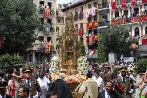 Toledo se abarrota para vivir su Corpus y miles de personas contemplan la Custodia reluciente pese al calor