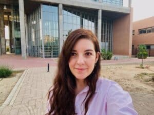 Una investigación de la UCLM advierte de que hablar en bucle por WhatsApp afecta a la salud mental