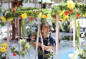 VÍDEO: Mil plantas y 40.000 tallos engalanarán el recorrido del Corpus de Toledo tras el trabajo de 80 floristas