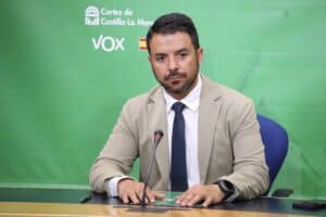 Vox C-LM insta a Page a elegir entre ser "cómplice por omisión" del "sanchismo" o apoyar una moción de censura