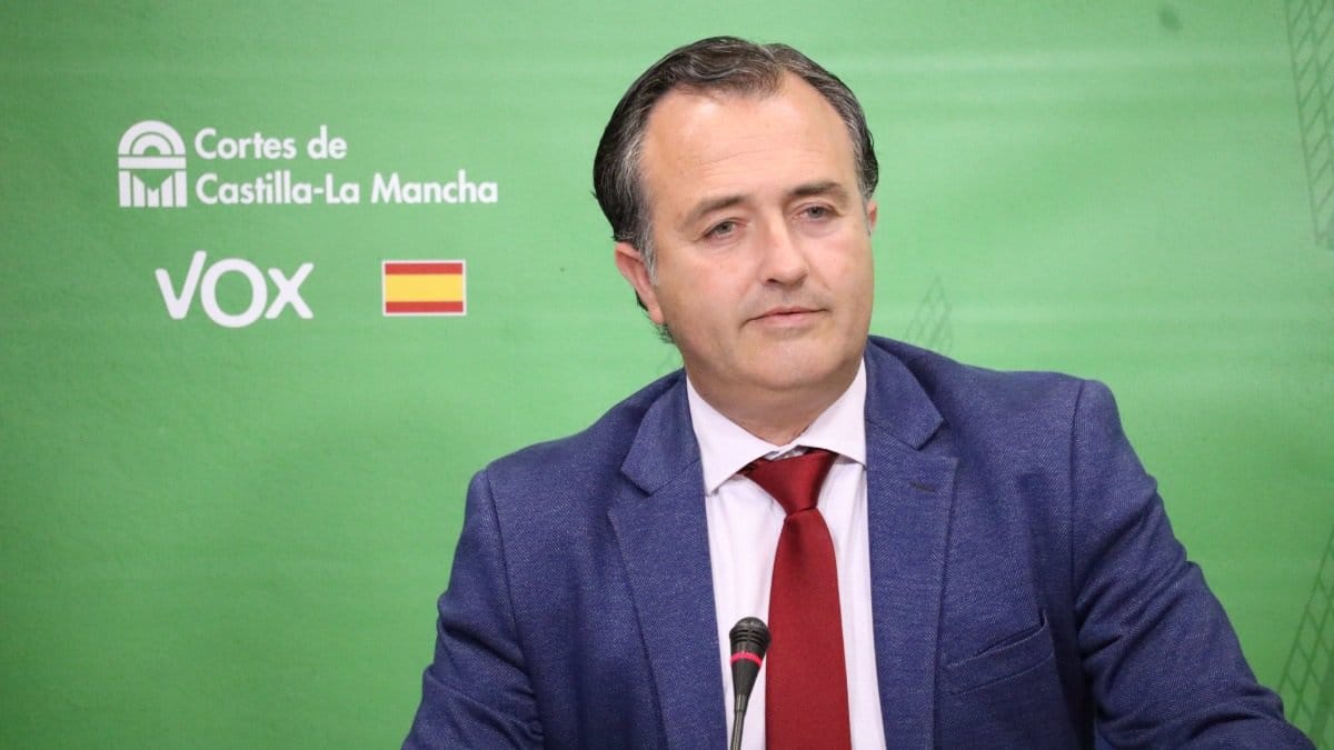 Vox C-LM pide a Page que ordene a sus diputados en el Congreso apoyar la moción de censura de Abascal contra Sánchez