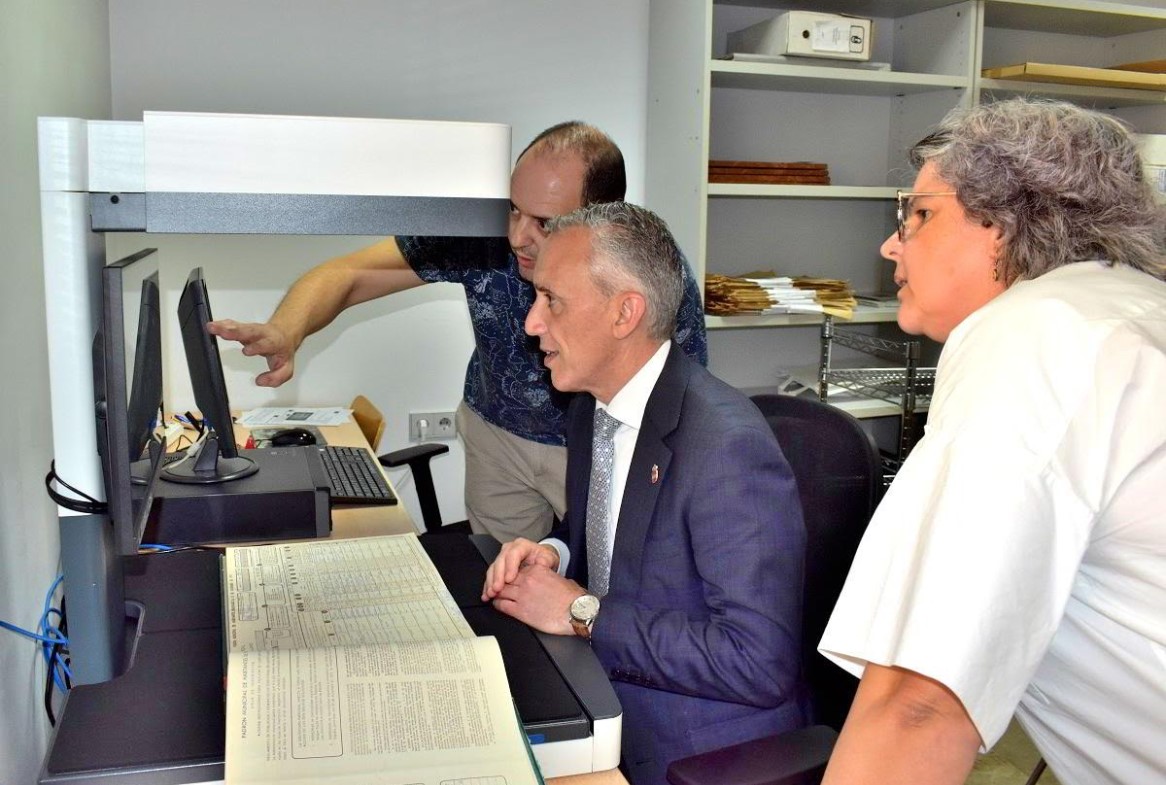 Innovación en la preservación histórica: El Ayuntamiento implementa un escáner cenital de vanguardia en el Archivo Municipal 1 Innovación en la preservación histórica: El Ayuntamiento implementa un escáner cenital de vanguardia en el Archivo Municipal 1