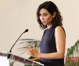 Ayuso reivindica a "referentes socialistas" como Page o Lambán pese a la "desesperación" del PSOE