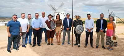 Cautivan a Creadores de Contenido en Criptana con Molienda Tradicional y Escenificación del Quijote