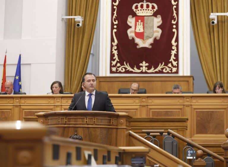 Cortes C-LM frenan la moción de Vox que pide expulsar a inmigrantes ilegales tras voto en contra de PP y PSOE