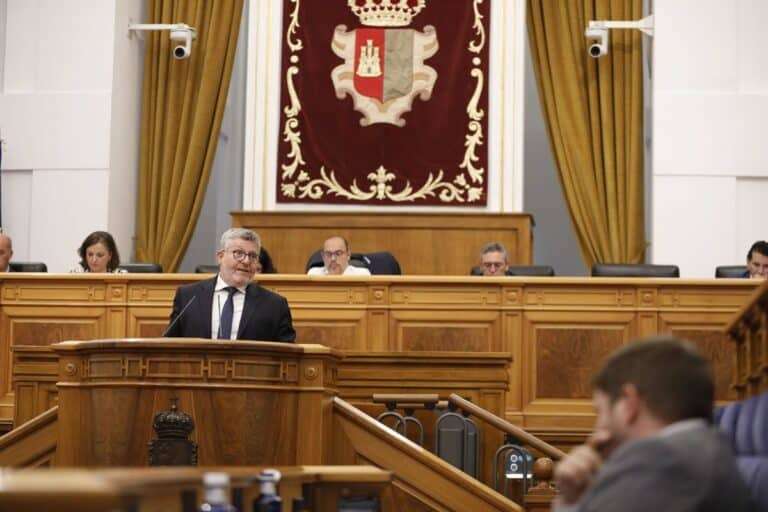 PSOE, PP y Vox evidencian su desacuerdo en torno a la vivienda rural en Castilla-La Mancha