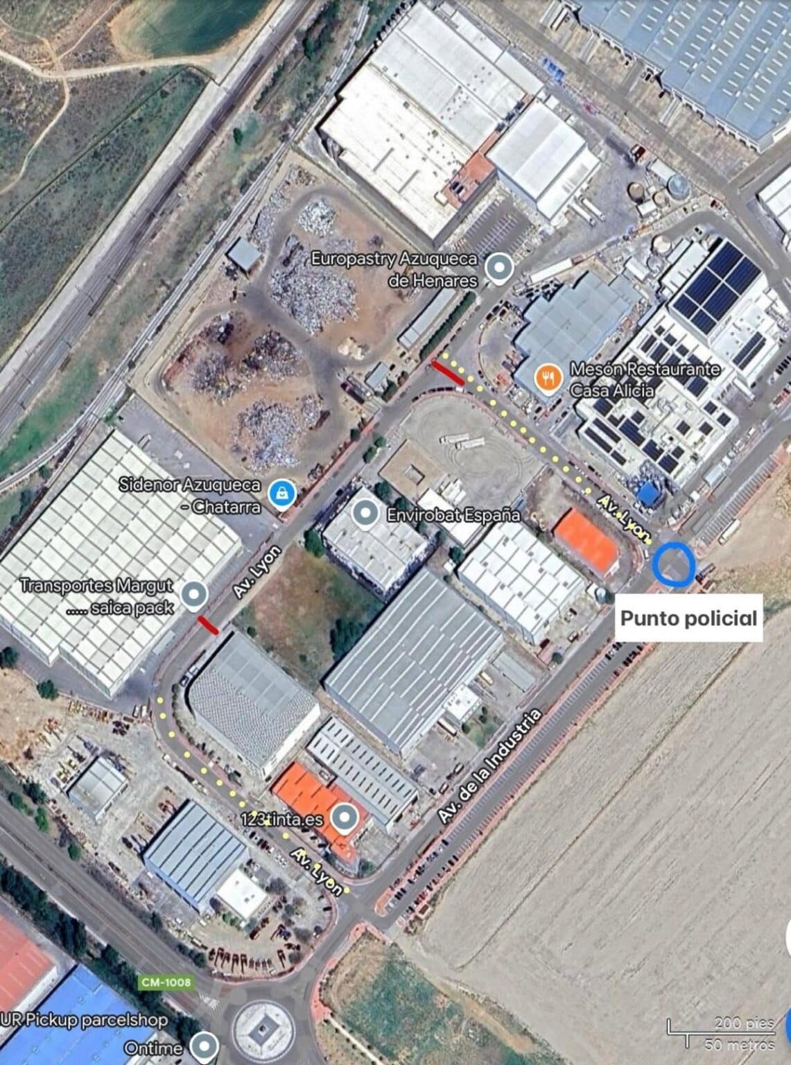 El Ayuntamiento de Azuqueca limita el tráfico en la zona más próxima a la nave del polígono Ródano incendiada