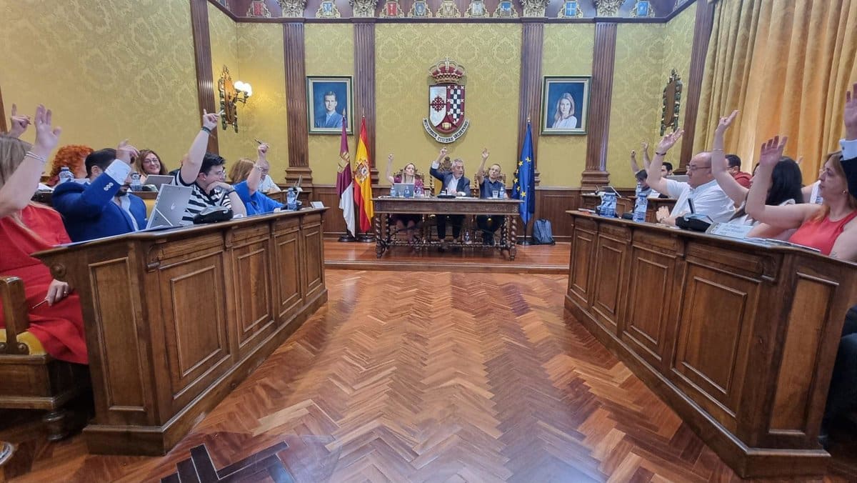Ayuntamiento de Valdepañas aprueba por unanimidad exigir a Adif la apertura de la estación de tren de la localidad