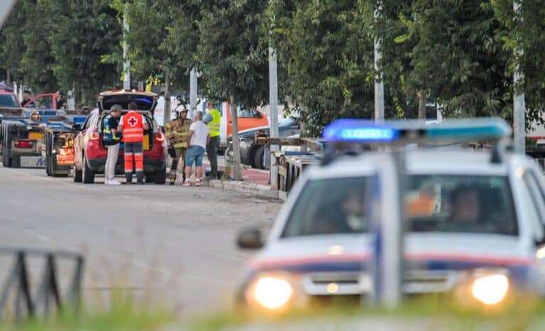 El incendio de la fábrica del polígono Ródano de Azuqueca de Henares sigue evoluciando favorablemente