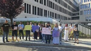 Familiares y amigos de Ramy piden justicia ante los juzgados de Guadalajara donde acude el presunto autor del crimen