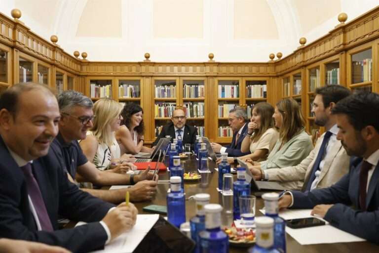 Financiación autonómica, carreteras e incendios centran el debate del pleno de las Cortes del próximo jueves