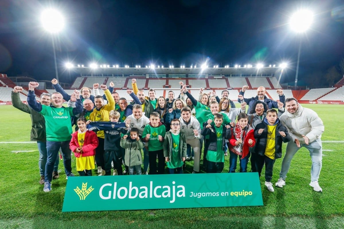 Globalcaja ofrece dos abonos del Albacete Balompié por el traslado de nómina en su renovación de acuerdo con el club
