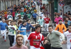 Guarinos afirma que todo está preparado para que los encierros en puntas de las Ferias pasen por el casco de Guadalajara