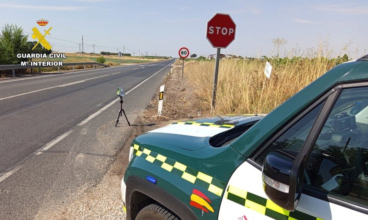 Investigado al circular con su vehículo a 222 km/h en una carretera limitada a 90 km/h en Casas Ibáñez