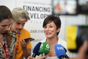 Isabel Rodríguez pide a Page y Barbón esperar al "resultado final" de la reunión entre el Gobierno y la Generalitat