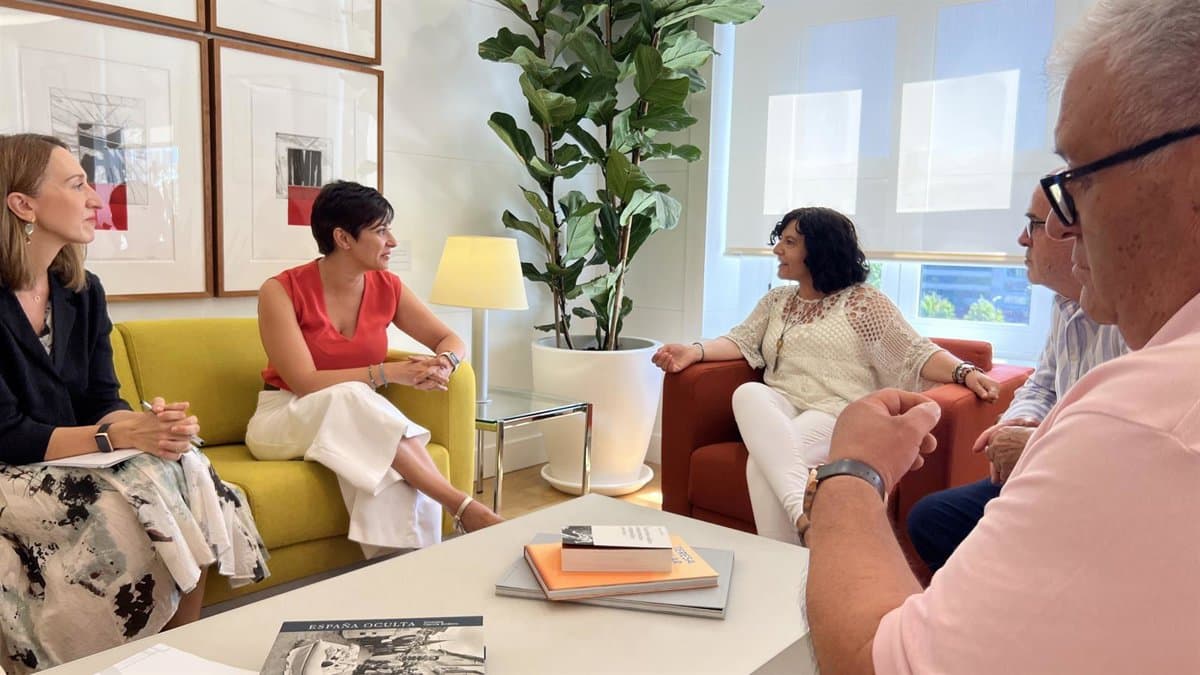 Isabel Rodríguez firma una ayuda de 126.583 euros para actualizar el Plan de Acción Local de Mira tras la dana