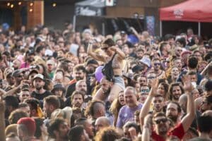 'La Nación' de El Bonillo duplica su población durante el fin de semana gracias al rock del festival Alterna