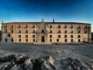 La ceremonia de cruzamientos de Caballeros de las Órdenes Militares designa 8 nuevos caballeros en Monasterio de Uclés