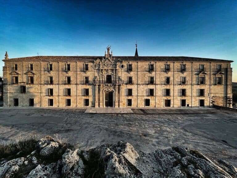 La ceremonia de cruzamientos de Caballeros de las Órdenes Militares designa 8 nuevos caballeros en Monasterio de Uclés