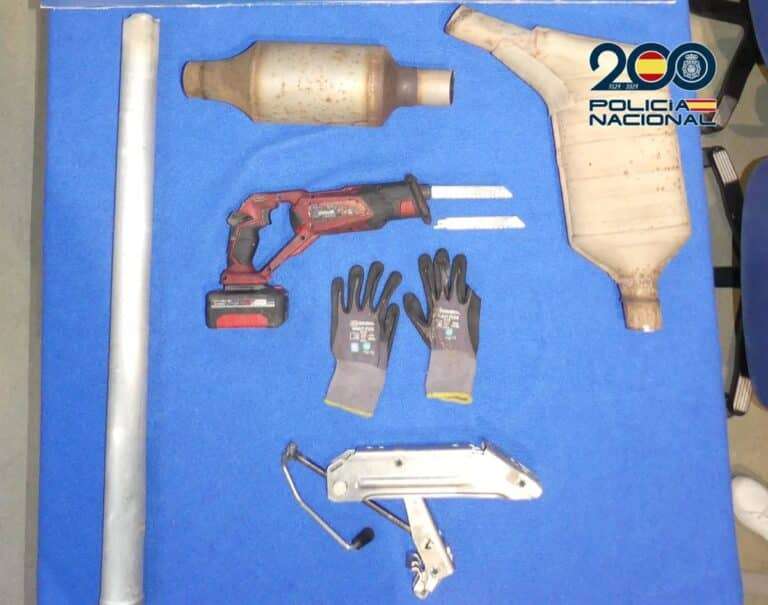 La Policía detiene 'in fraganti' a tres varones cuando robaban catalizadores de coches en Talavera