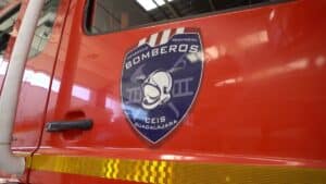 Los bomberos dan por controlado el incendio en las instalaciones de una farmacéutica en Azuqueca