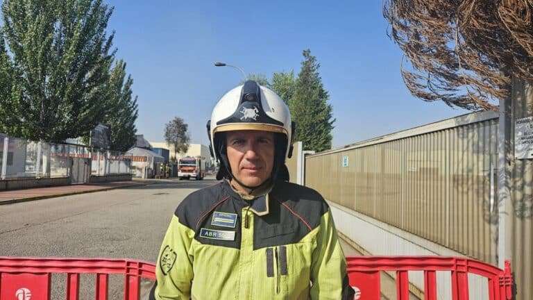 Policía Judicial se persona en la empresa de baterías de litio incendiada e inicia la investigación de posibles causas