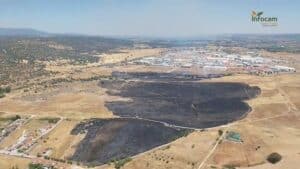 Siete medios y 25 personas participan en la extinción de un incendio en Gamonal (Toledo)