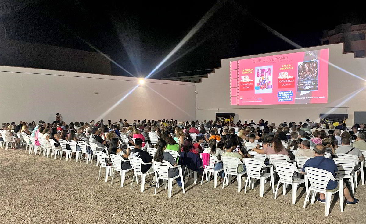 Cine al Aire Libre: Una Pasión Compartida por Más de Dos Mil Asistentes Gracias a la Concejalía de Juventud e Infancia 1