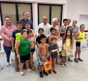 La Asociación de Vecinos de Libertad celebra la entrega de premios del concurso infantil local 1