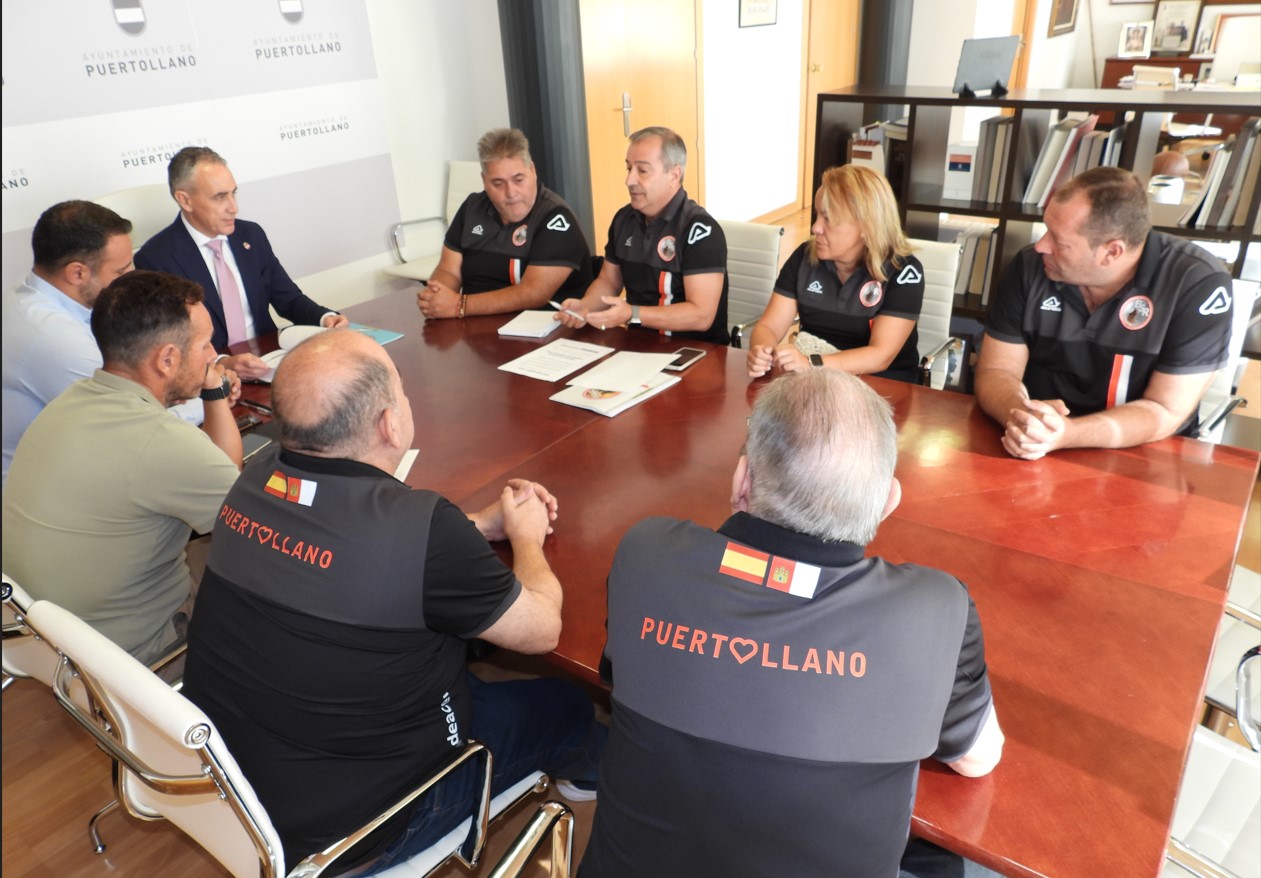 Reunión del Alcalde de Puertollano con la Directiva del Club de Baloncesto en Silla de Ruedas 2 Reunión del Alcalde de Puertollano con la Directiva del Club de Baloncesto en Silla de Ruedas 2