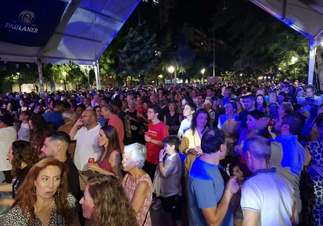 La Fiesta de la Cerveza arranca al ritmo de los mayores éxitos de los años 80 4 Foodtrucks en la fiesta de la cerveza