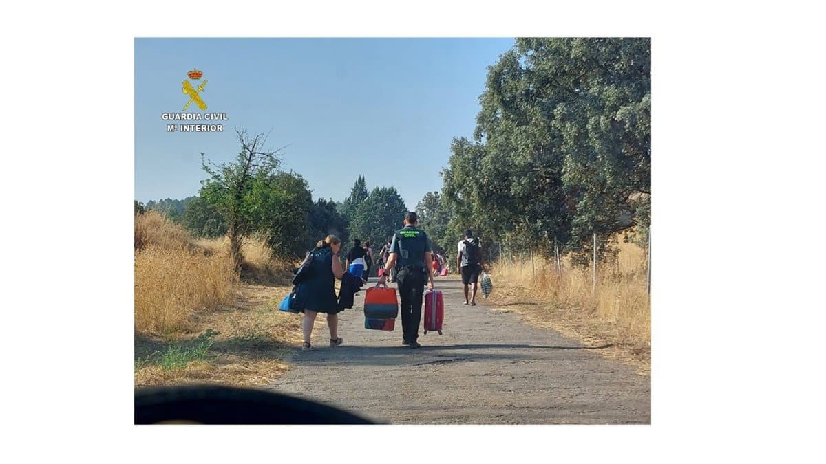Auxiliados por la Guardia Civil los pasajeros de un tren detenido en Venta de Cárdenas (Ciudad Real)