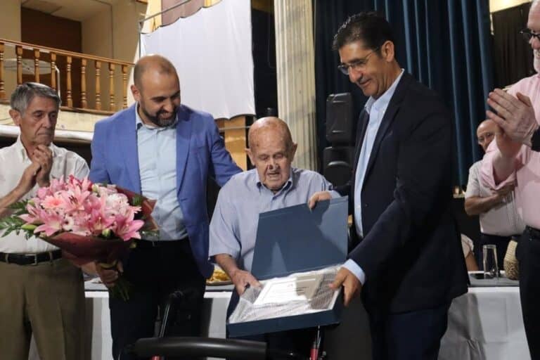 Caballero reivindica la apuesta de la Junta por blindar las políticas de bienestar y atención a los mayores