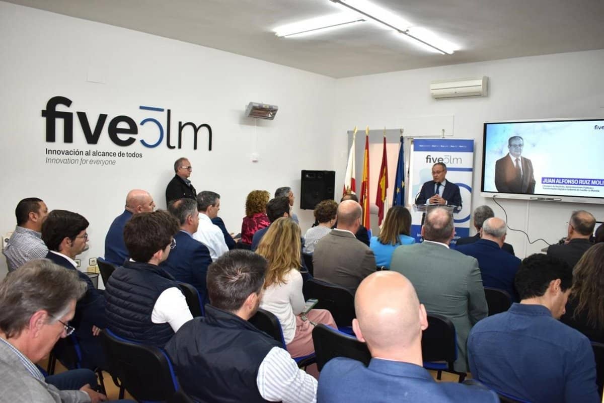 C-LM amplia a 100 las 'startups' que desarrollan sus proyectos en los cinco 'hubs' para emprendimiento digital