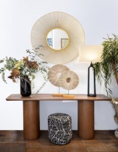 Consolas que marcan tendencia: de muebles auxiliares a rincones protagonistas de este otoño