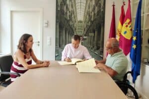 Ayuntamiento de Albacete y Cocemfe renuevan su colaboración para mejorar la accesibilidad universal en el municipio
