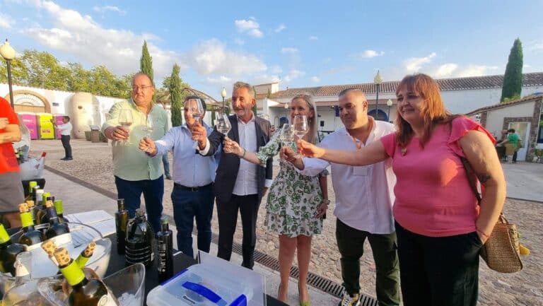 Alcalde de Valdepeñas reclama al PP local que retire su Concurso de Calimocho: "No pone en valor el vino de Valdepeñas"