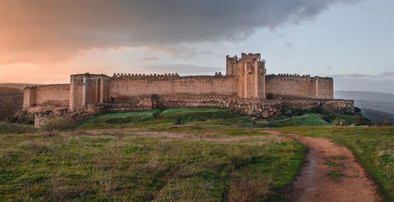 El viernes se abre el plazo para la visita guiada al castillo de San Martín de Montalbán y la ermita de Melque