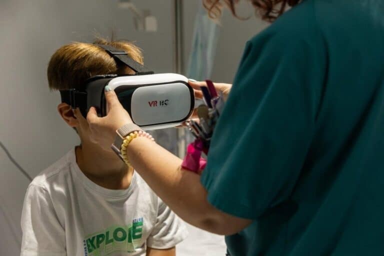 Gafas de realidad virtual reducen la ansiedad de los pacientes de las Urgencias Pediátricas del Hospital de Guadalajara