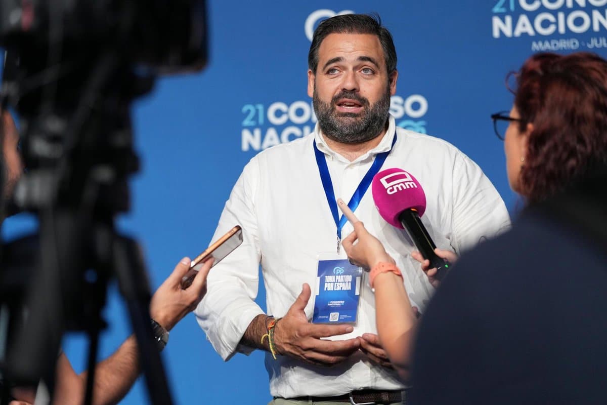 La ARMH pide a Núñez expulsar del partido a Justo Moncho Leal, edil "franquista" del PP de San Clemente