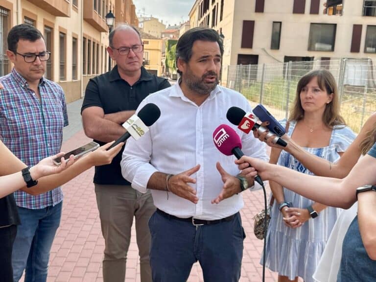 Núñez pide a Page retomar las obras del Conservatorio de Almansa: "Las 400 familias que lo utilizan no aguantan más"
