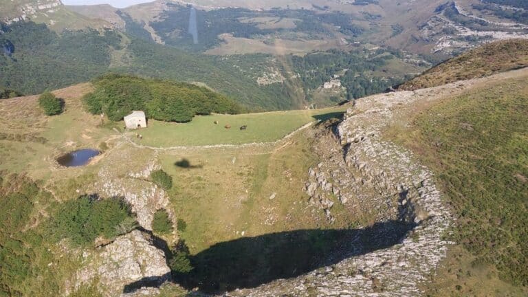 Rescatan en Los Collados del Asón, Cantabria, a un senderista de Guadalajara que se torció un tobillo