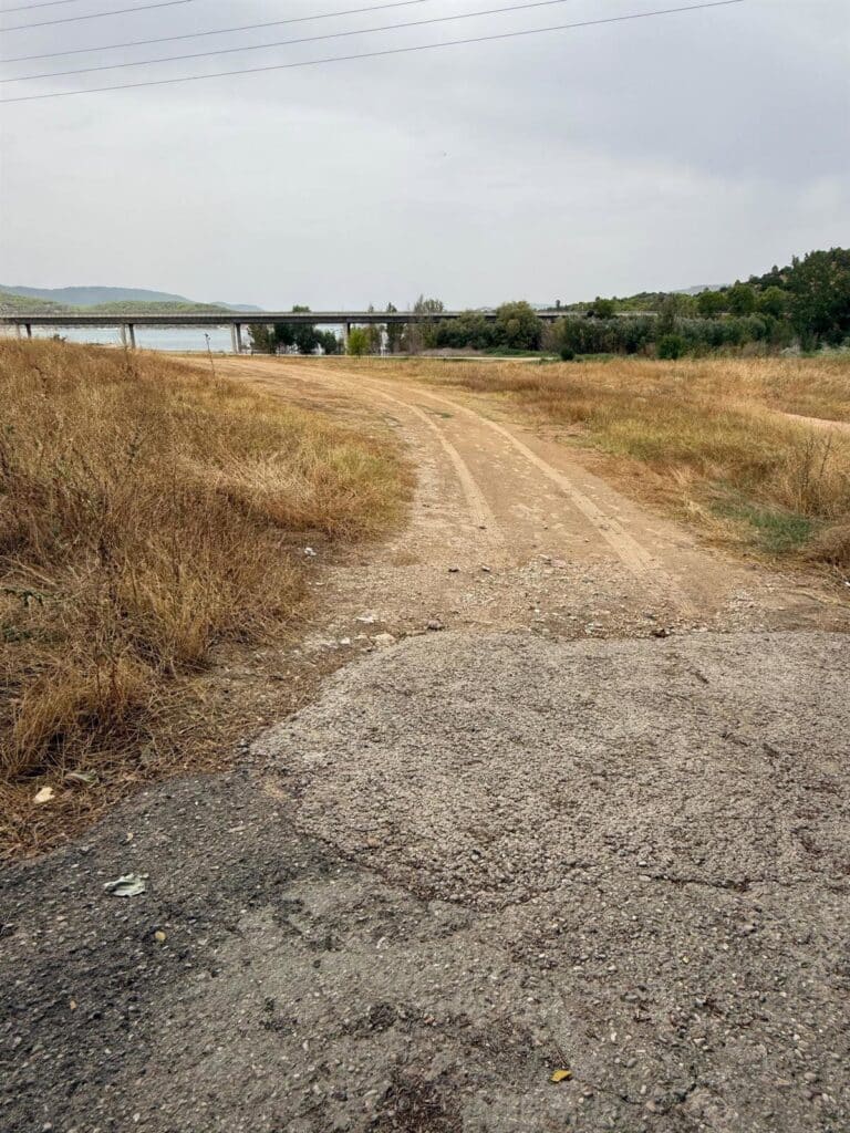 Sacedón arremete contra la CHT por el mal estado de los accesos al embalse de Entrepeñas que "sufren los navegantes"