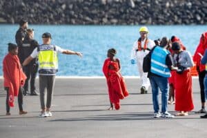 Torres espera que ninguna CCAA frene el reparto de menores pero avisa de que si pasa "intervendrán fuerzas de seguridad"