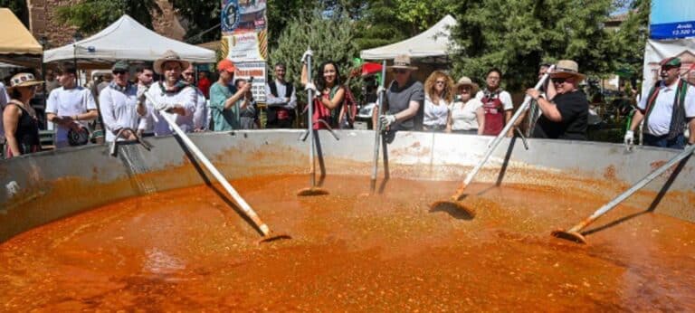 Villanueva de los Infantes reivindica sus tradiciones en una Fiesta del Pimiento donde se involucra todo el pueblo