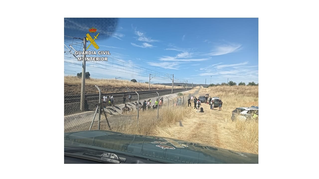 La Guardia Civil de Ciudad Real auxilia a todos los pasajeros del tren AVE cuyo último vagón salió ardiendo 5