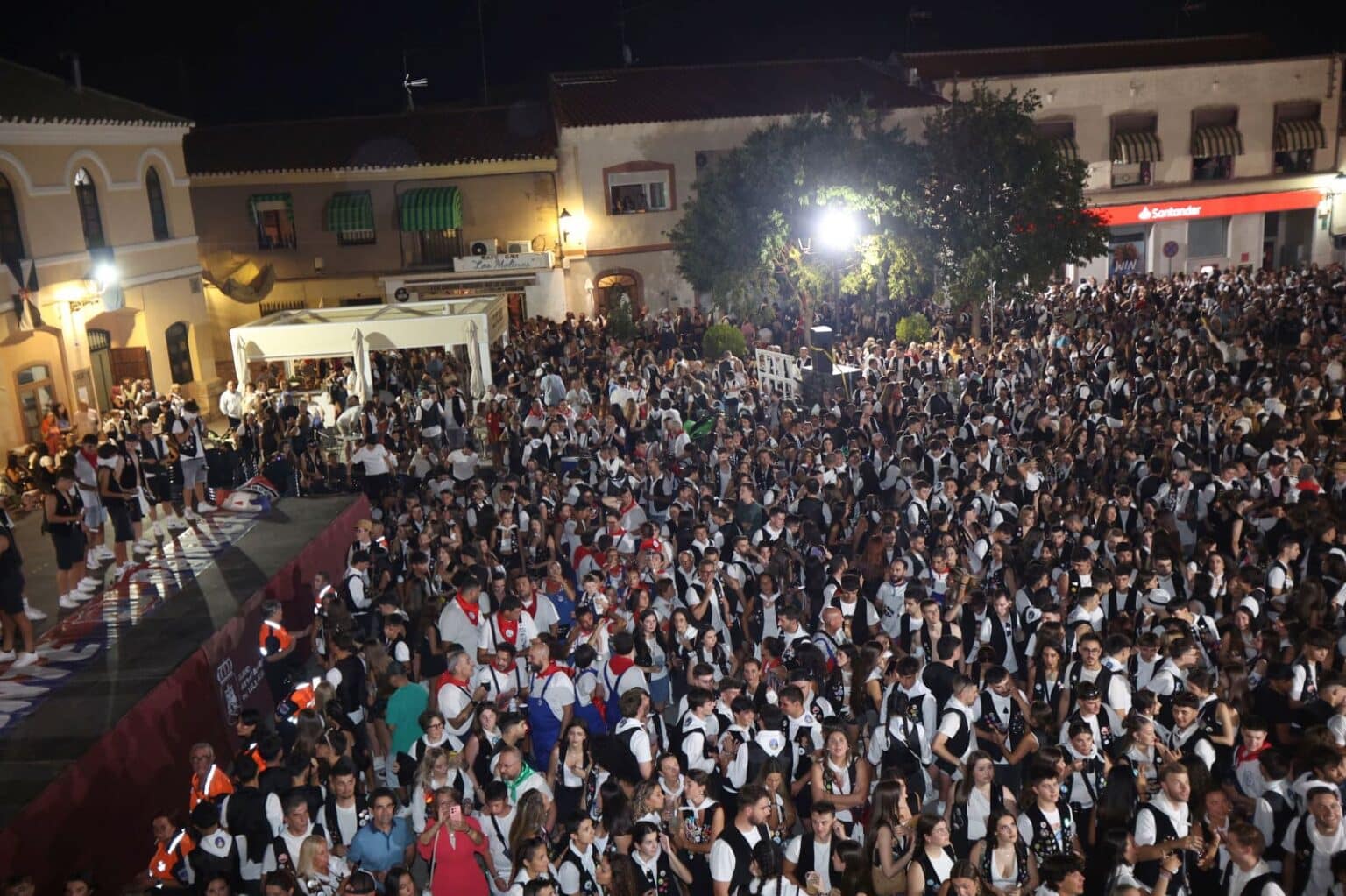 Gran protagonismo de las peñas en el chupinazo y la pólvora de la Feria de Villacañas 1