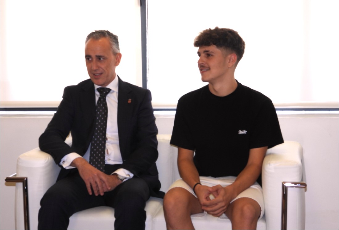 El Alcalde Honra al Primer Becario Castellano-Manchego del Ballet Nacional de España 1
